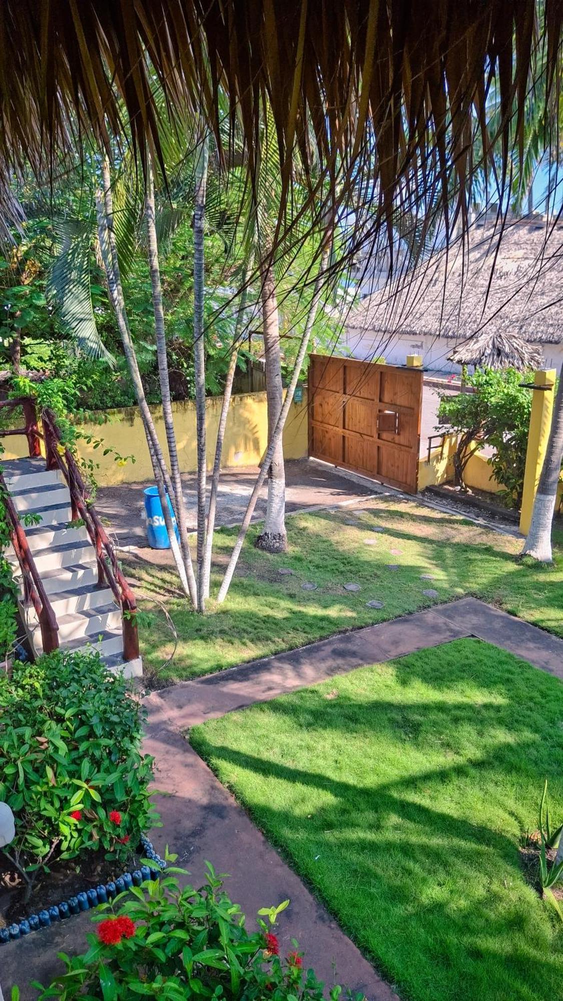 Hotel Cafe Del Sol Monterrico Exterior foto